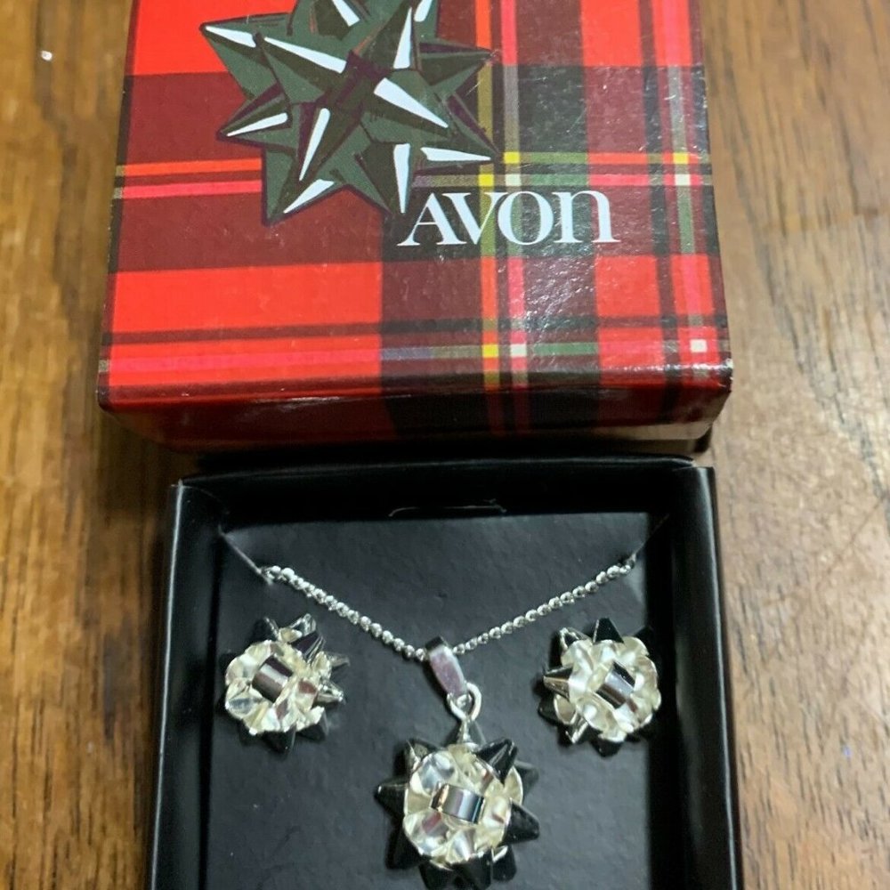 Lot of 10 Avon Bow and Necklace and Earring Sets 2018 New in Box